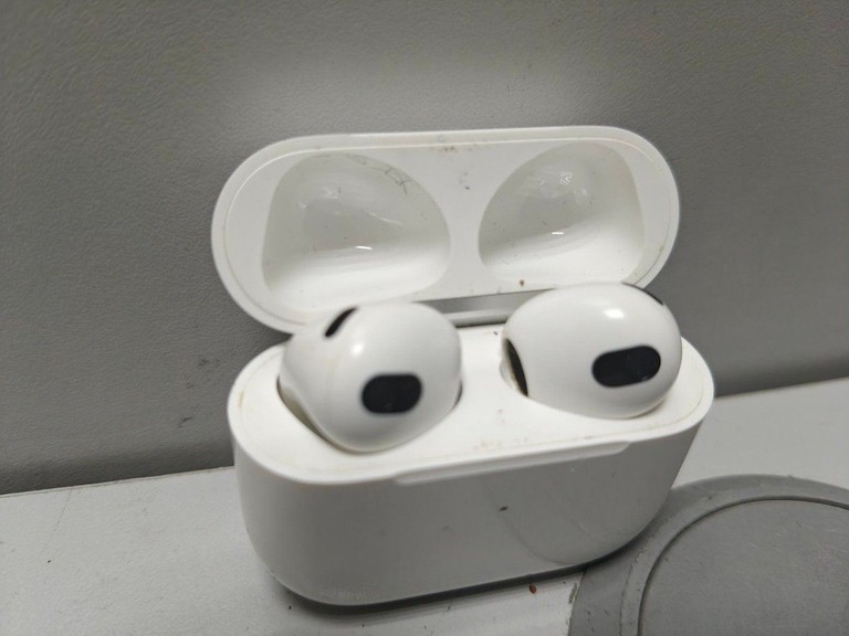 Купити Apple airpods 3rd generation Б/У