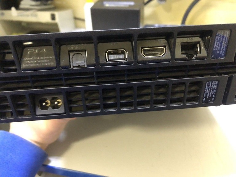 Купити Sony playstation 4 500gb Б/У