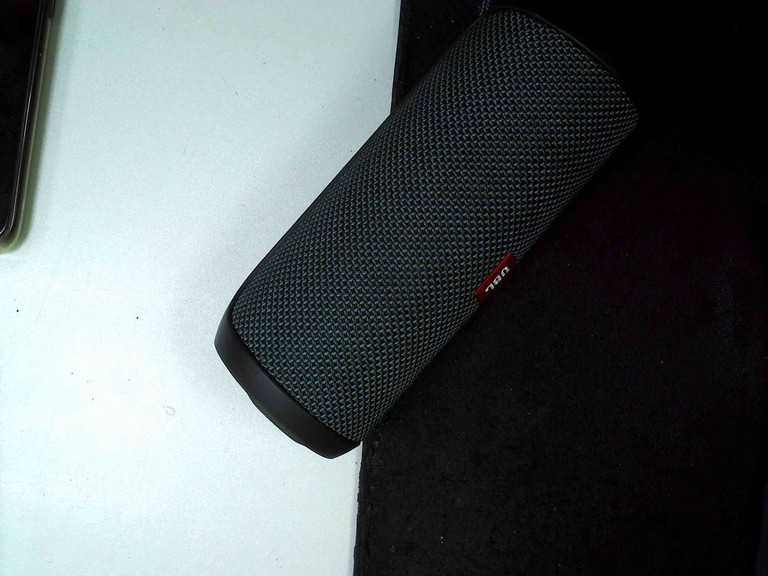 Купити Jbl flip essential Б/У