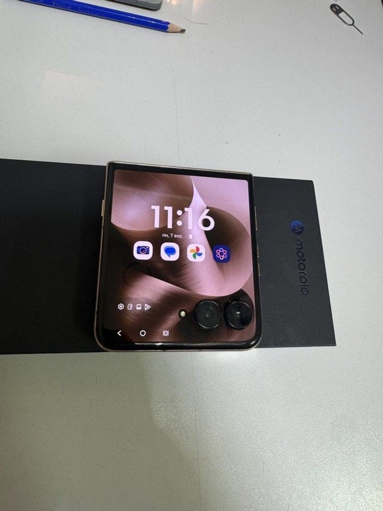 Купити Motorola razr 60 ultra 16/512gb Б/У