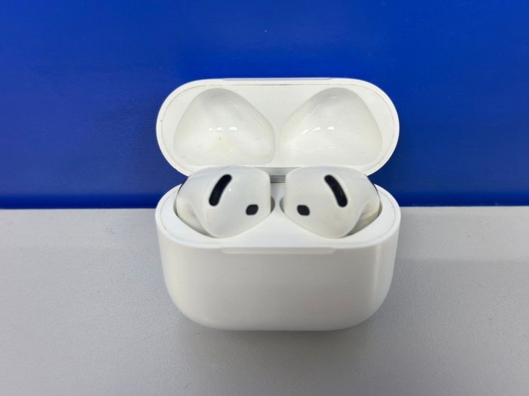 Оголошення Apple airpods 4 with active noise cancellation Б/У
