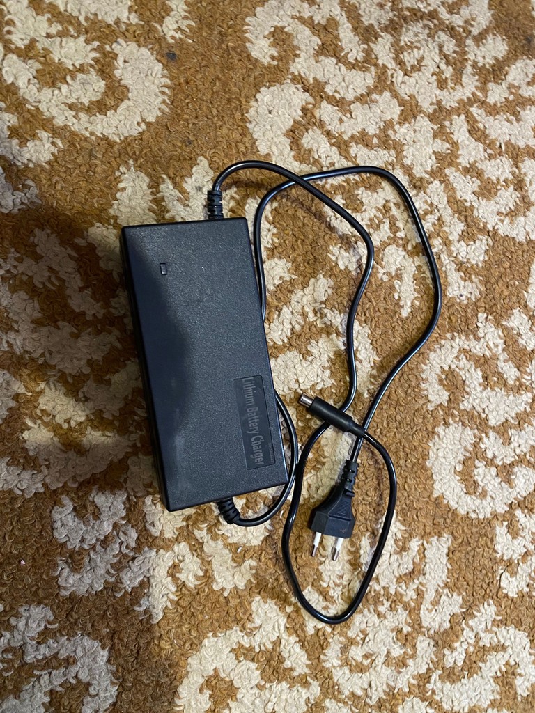 Charger 36v 2A  36v 3A Код:null. Зображення 5