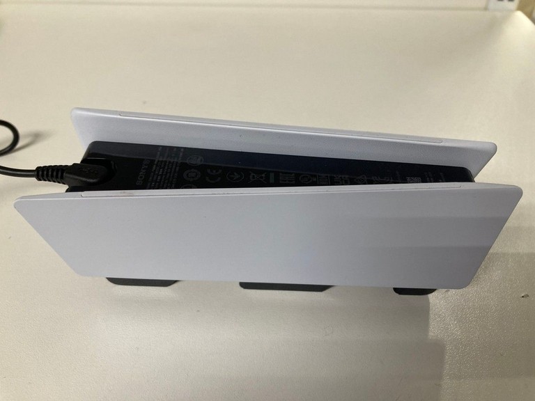Дешево Sony dualsense charging station cfi-zds1 з ломбарду