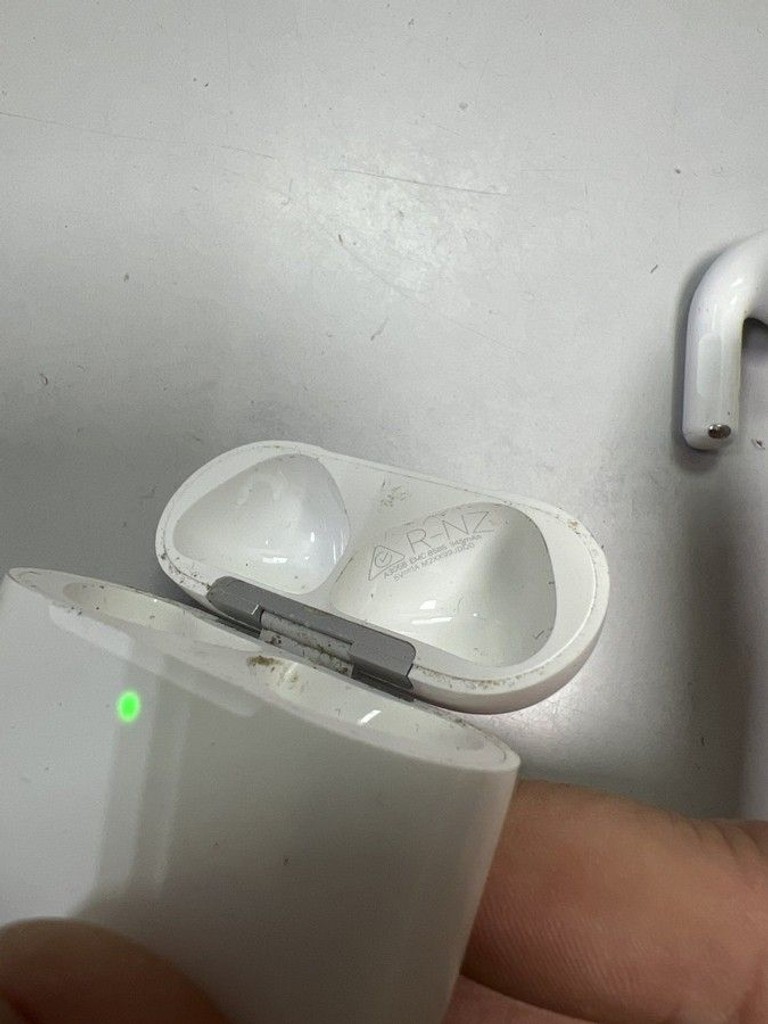 Дешево Apple airpods 4 з ломбарду