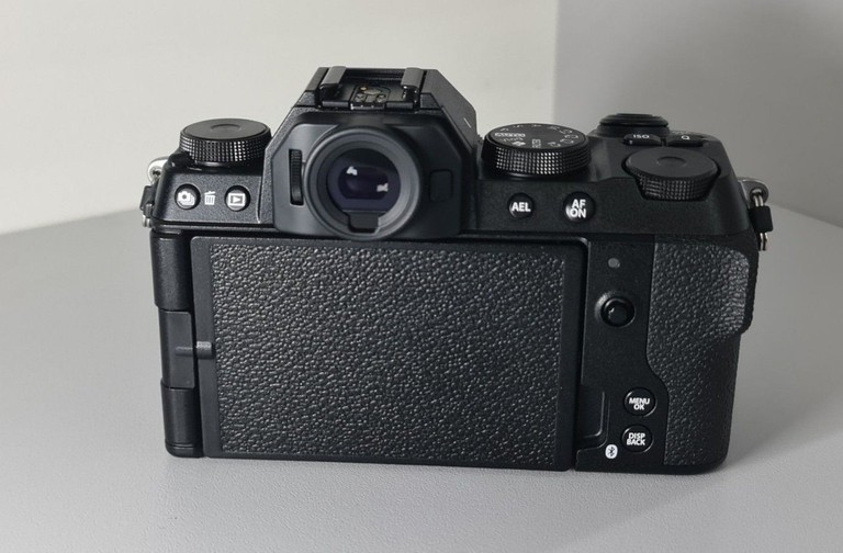 Дешиво Fujifilm X-S20 kit 15-45mm f/3,5-5,6 Black (16781917) с ломбарда