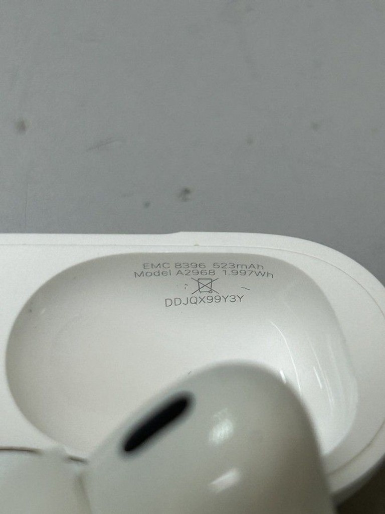 Дешево Apple airpods pro 2nd generation with magsafe charging case usb-c з ломбарду