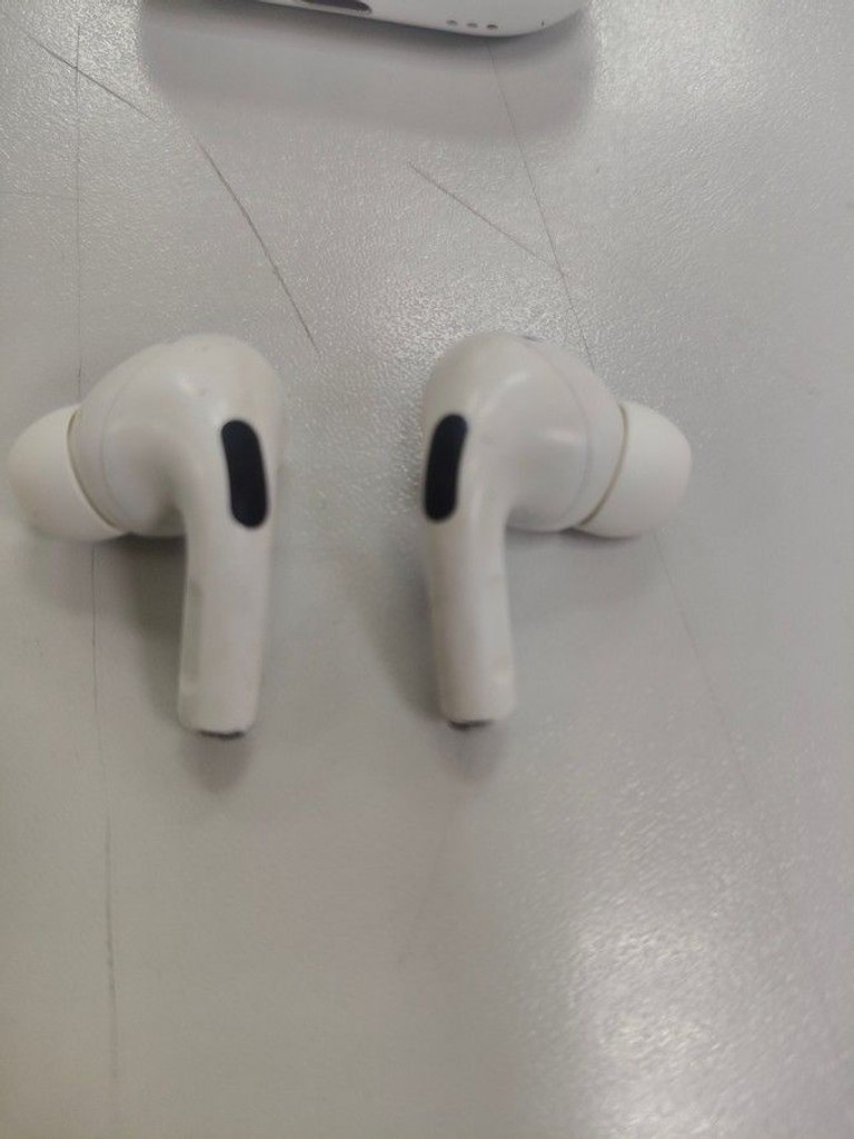Купити Apple airpods pro 2nd generation with magsafe charging case usb-c Б/У