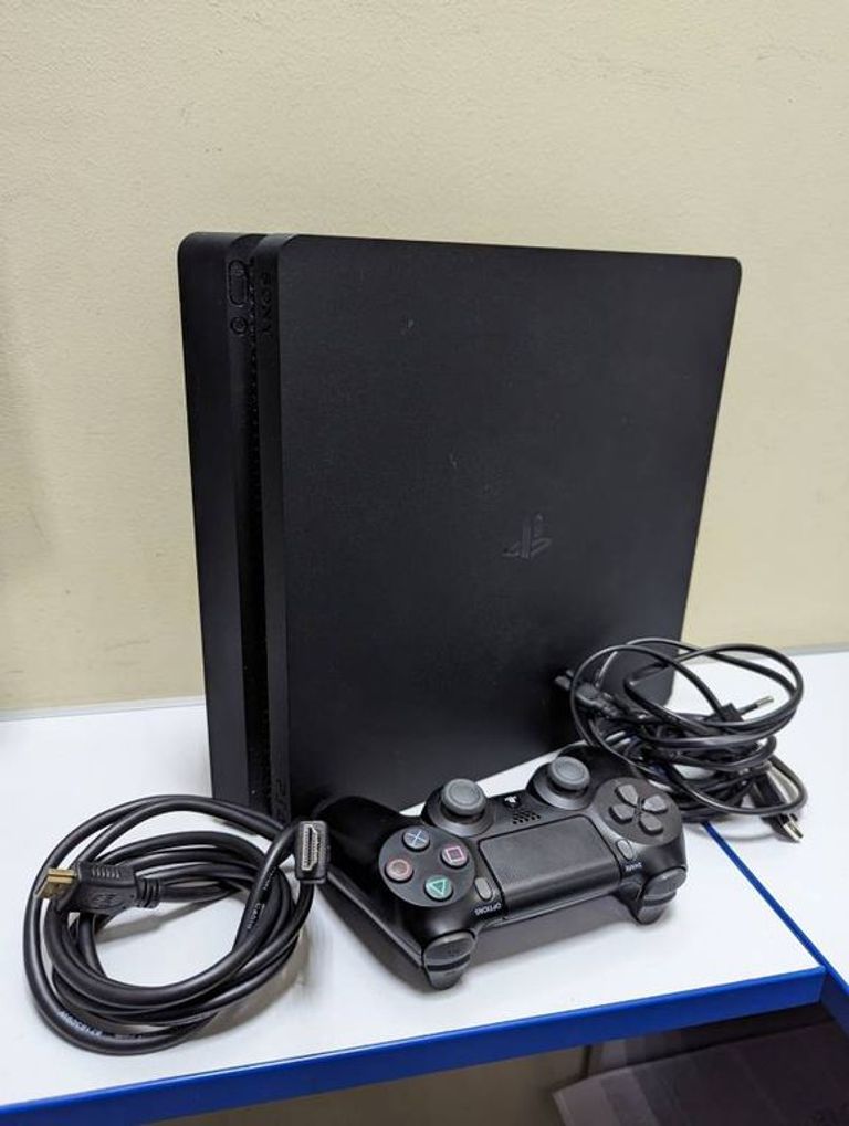Купить  Sony PlayStation 4 Slim 1TB Black Б/У