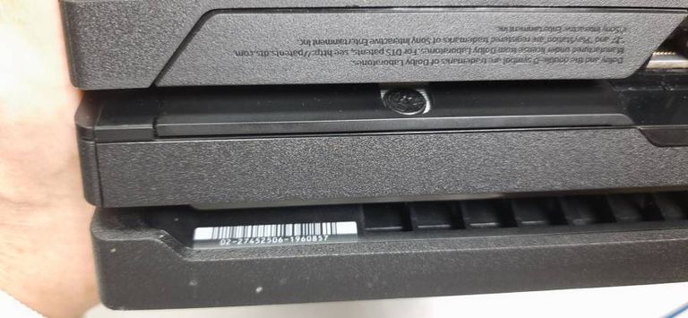 Оголошення Sony playstation 4 pro 1tb + 2 джойстика Б/У