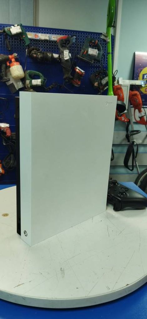 Купить Microsoft Xbox One X 1TB Б/У