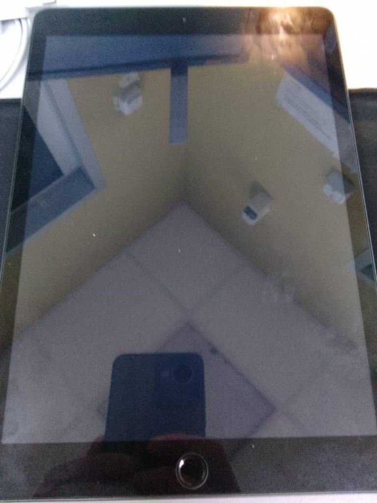 Оголошення Apple ipad 7 wifi 32gb Б/У