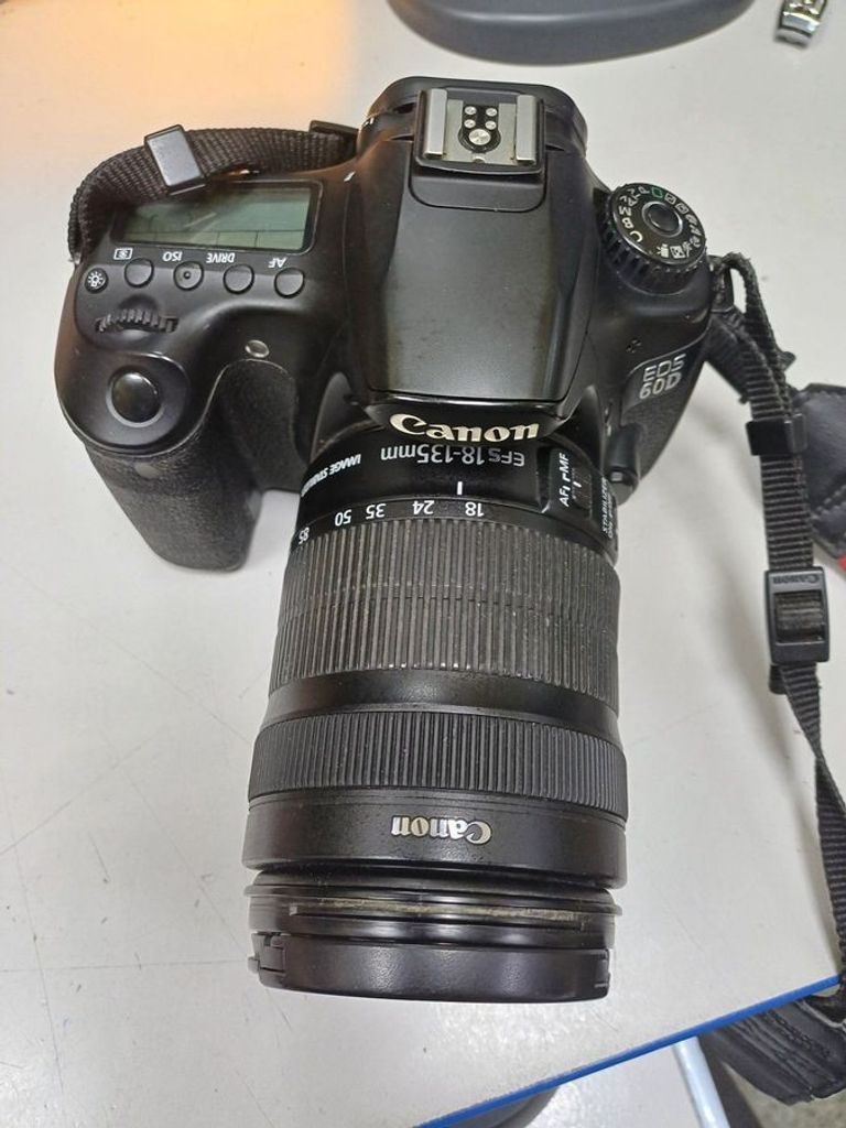 Купить Canon eos 60d+ef-s 18-135mm f/3,5-5,6 is Б/У