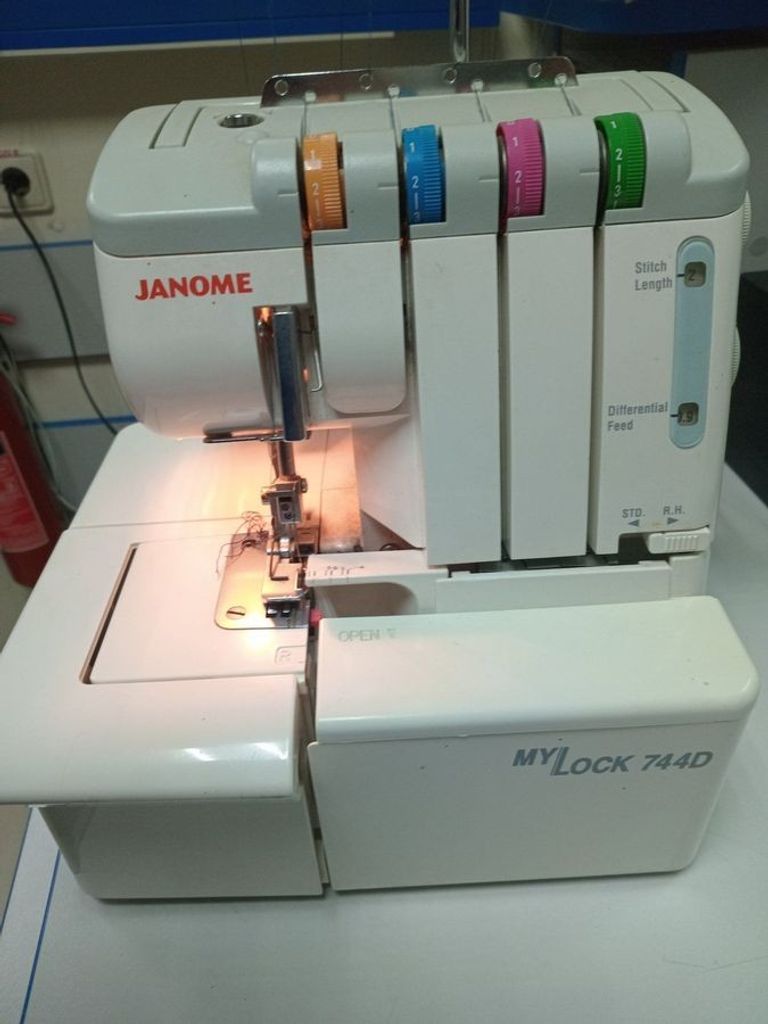Купити Janome My Lock 744D Б/У