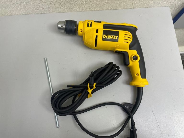 Оголошення Dewalt DWD024 Б/У