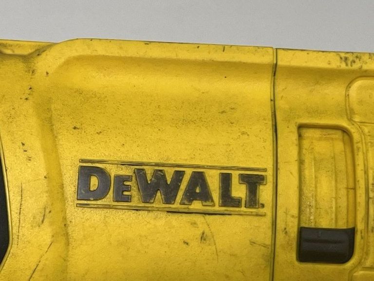Дешиво Dewalt D25033K с ломбарда