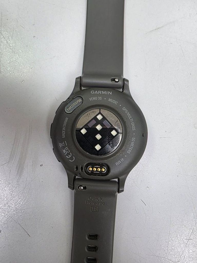 Оголошення Garmin venu 3s soft s. steel bezel w. french case and leather Б/У