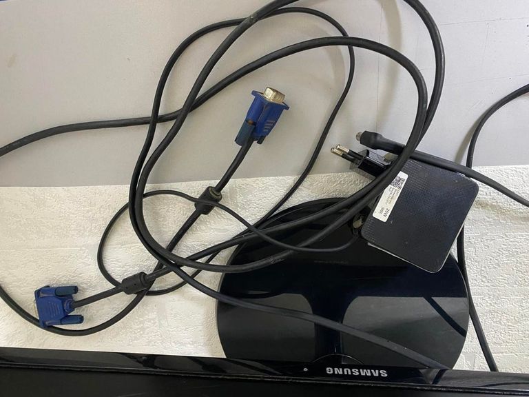 Дешиво Samsung S22F350F (LS22F350FHIXCI) с ломбарда