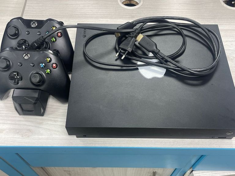 Купить Microsoft Xbox One X 1TB White Б/У