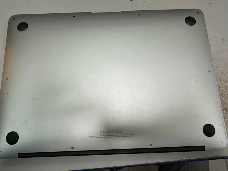 Дешиво Apple a1466/core i5 1,8 ghz/ram 8gb/ssd 120gb/hd graphics 6000 с ломбарда