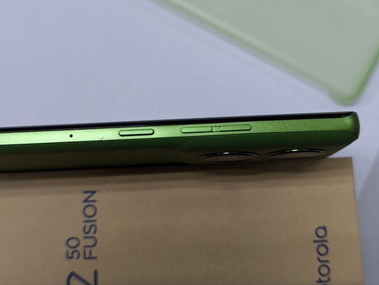 Розпродаж Motorola Edge 50 Fusion 8/256GB Forest Blue (PB3T0059), продавець Техноскарб