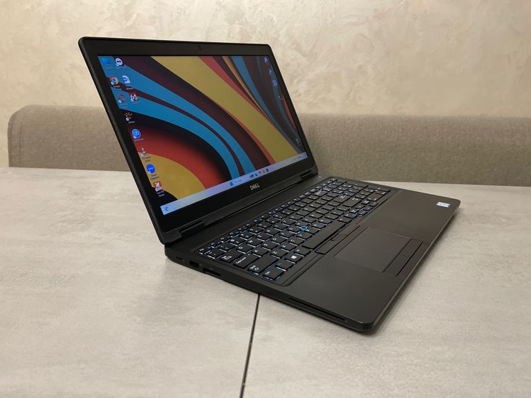 Дешиво Ультрабук Dell Latitude 5590, 15,6" FHD IPS, i5-8350U, 16GB DDR4, 256GB SSD с ломбарда