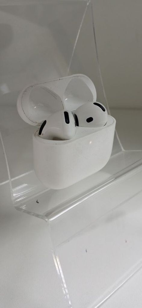 Купити Apple airpods 4 Б/У