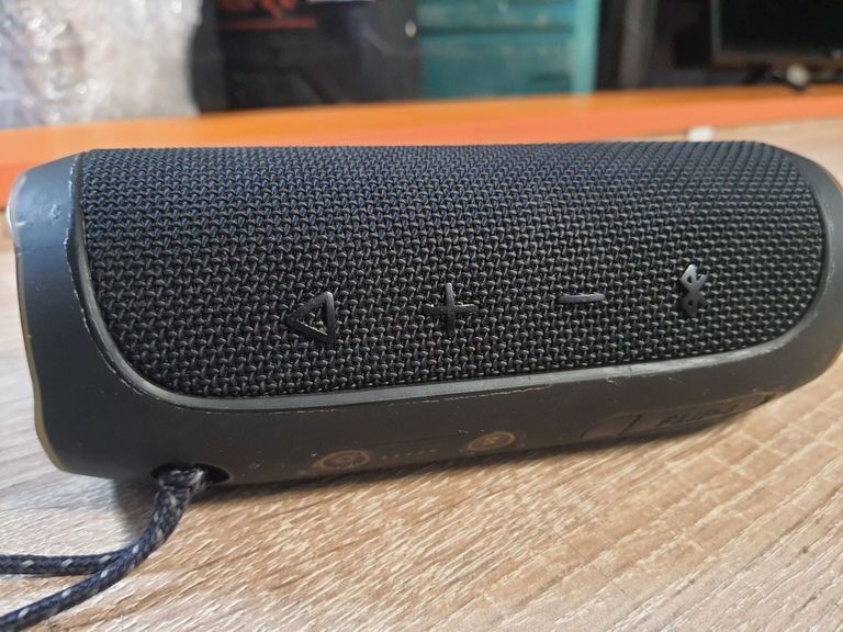 Оголошення Jbl flip 4 Б/У