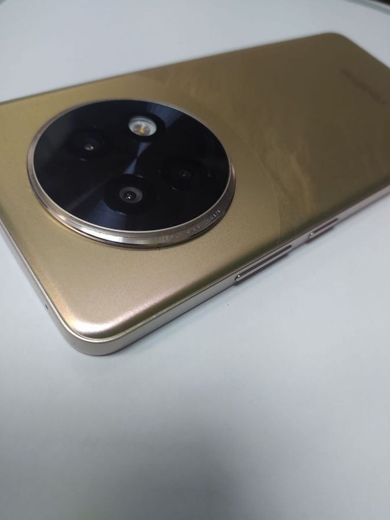 Realme 13+ 8/256GB Victory Gold Код:01-200843499. Изображение 5