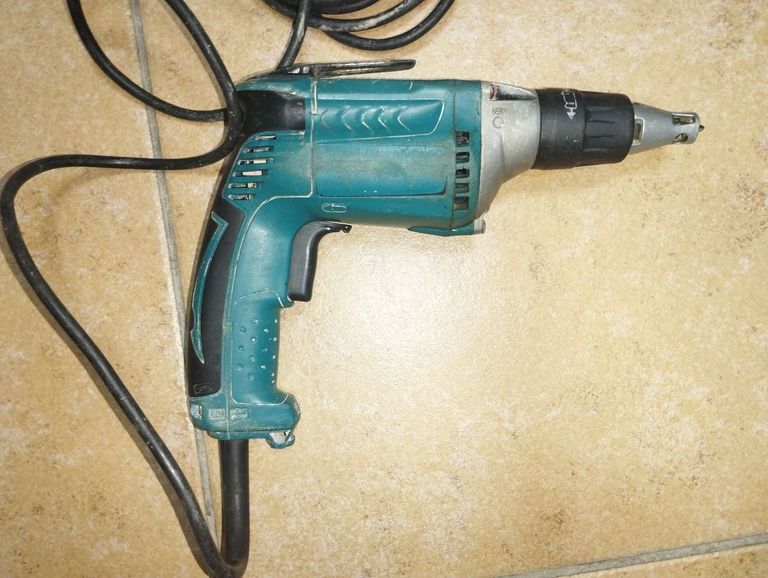Купити Makita FS4000 Б/У