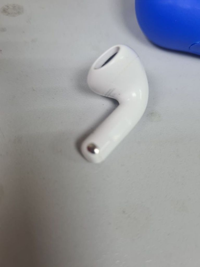 Оголошення Apple airpods 4 with active noise cancellation Б/У