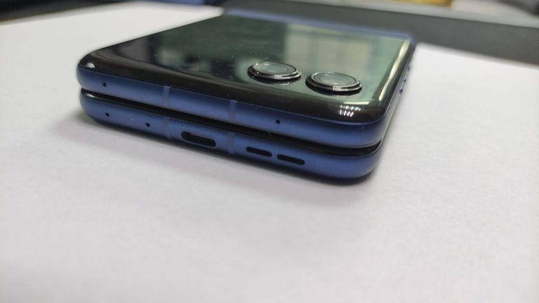 Motorola Razr 60 8/256GB Gibraltar Sea Код:01-200897830. Зображення 5