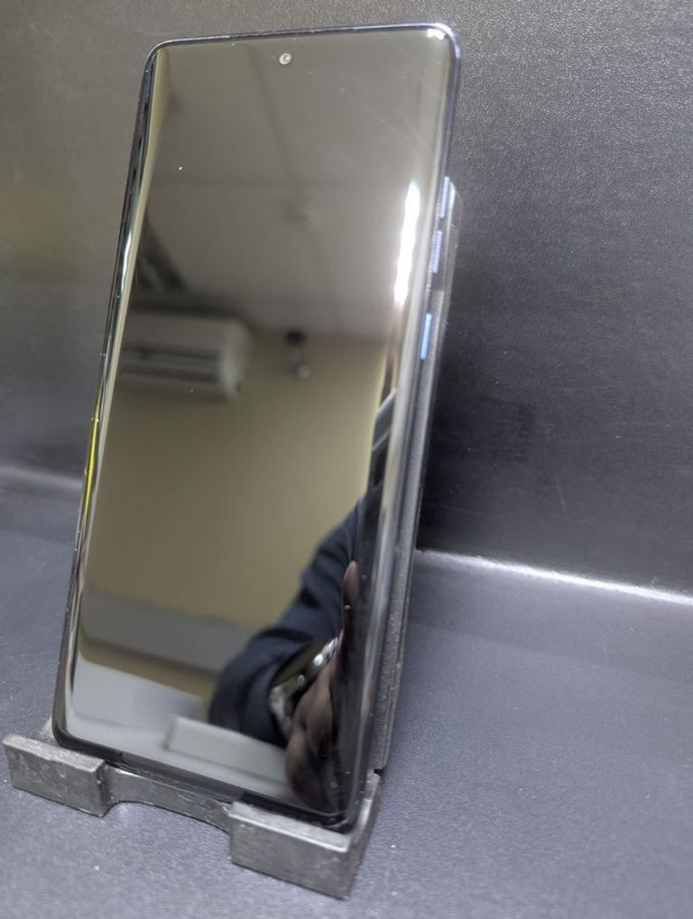 Дешево Motorola Moto Edge 60 12/256GB Gibraltar Sea (PB7H0031) з ломбарду