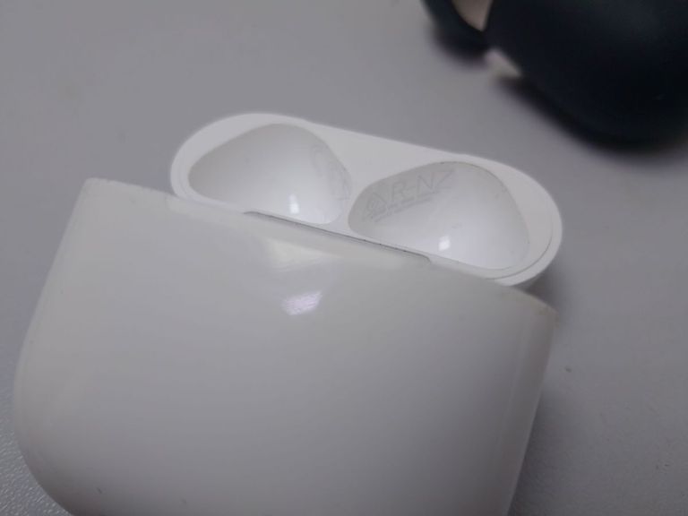 Купити Apple airpods 4 Б/У