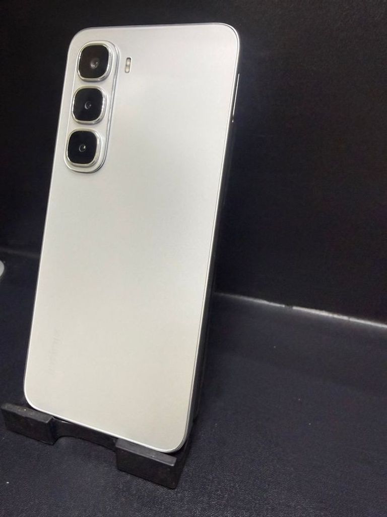 Купити Infinix hot 60i 4/128gb Б/У