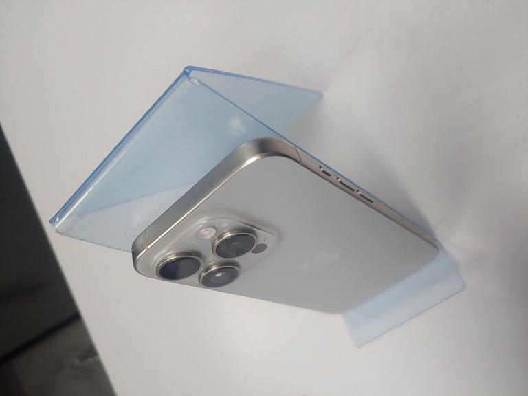 Apple iphone 15 pro 256gb Код:01-200929198. Изображение 9