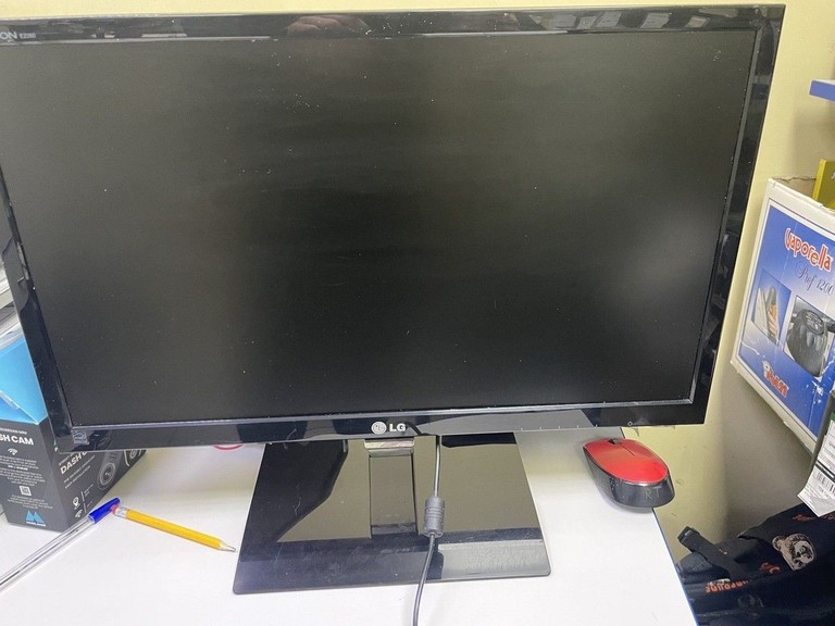 Купити Lg e2260s Б/У