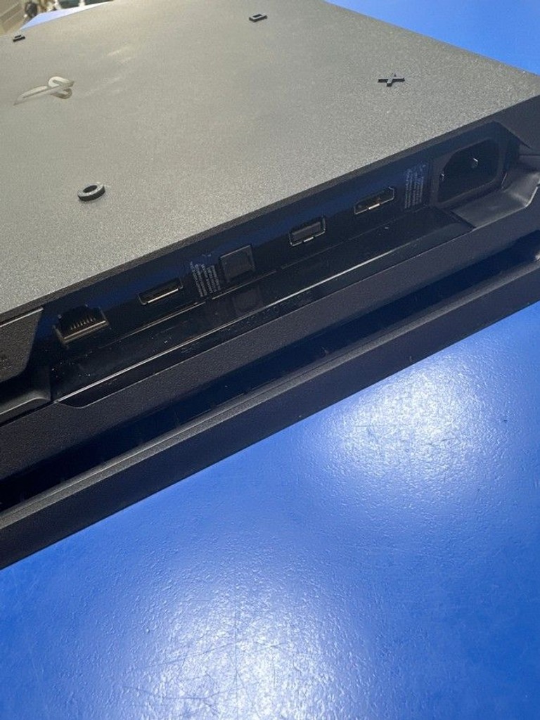 Оголошення Sony playstation 4 pro 1tb Б/У