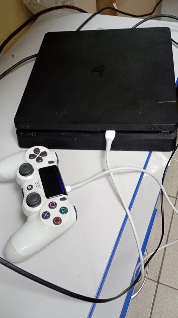 Купить Sony PlayStation 4 Slim 1TB Black Б/У