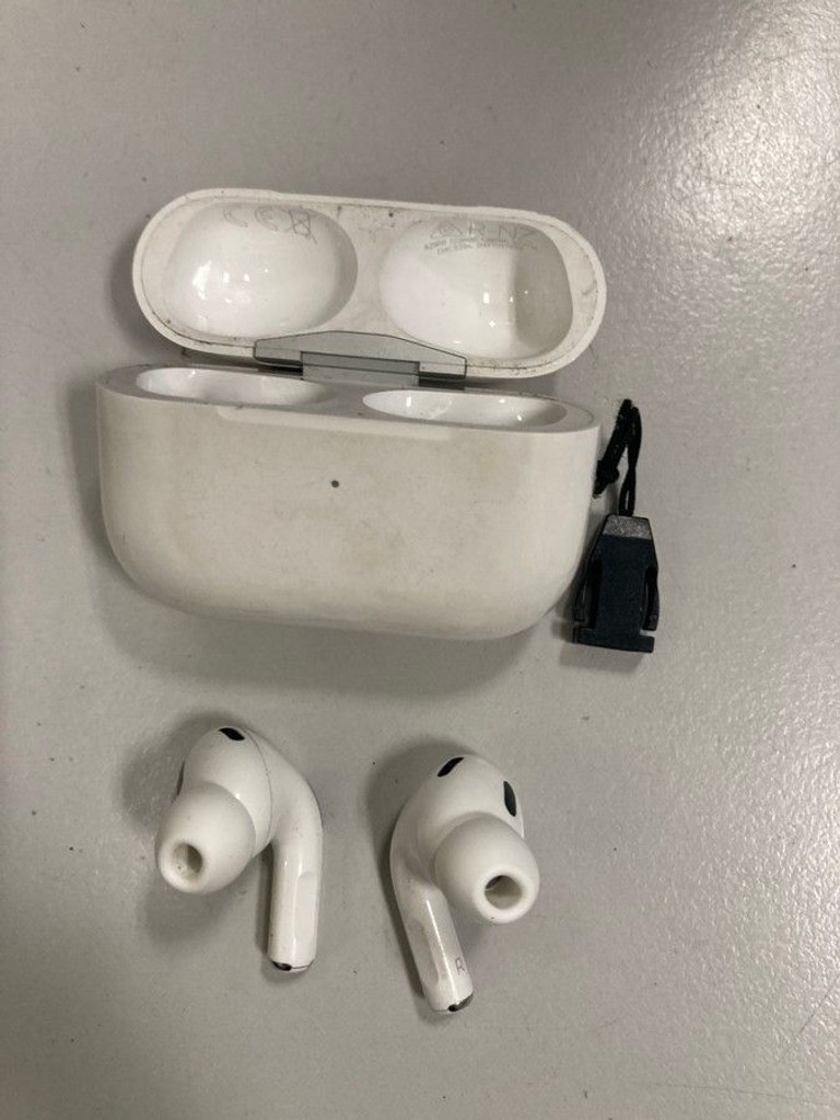 Оголошення Apple airpods pro 2nd generation with magsafe charging case usb-c Б/У