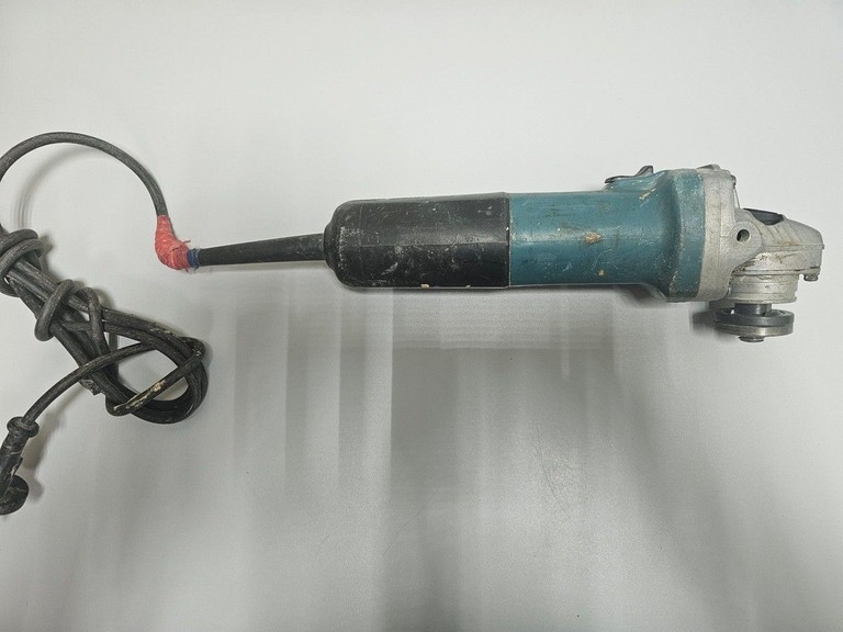 Дешево Makita 9557nb з ломбарду