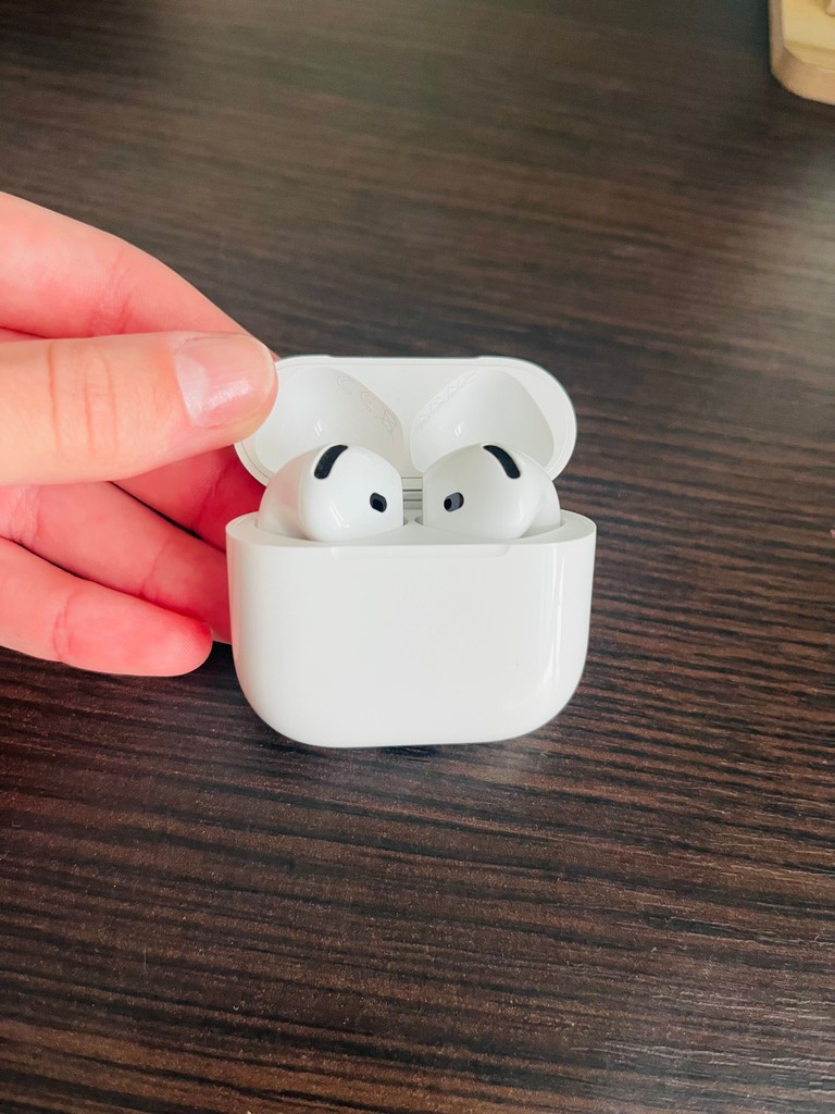 Купити Apple airpods 4 Б/У