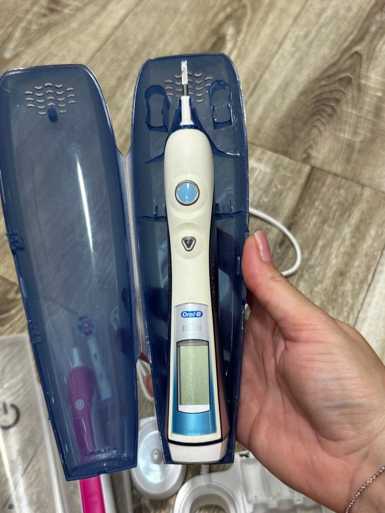 Купити Oral-B Triumph Professional Care Б/У