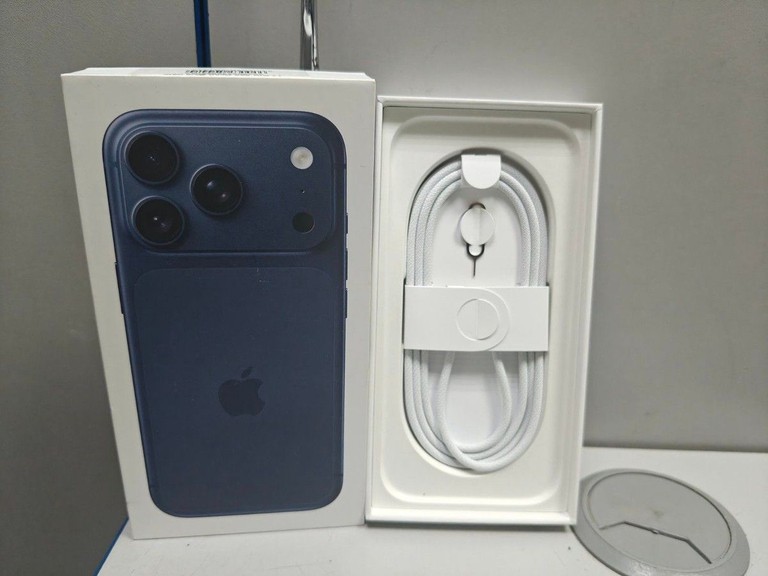 Apple iPhone 17 Pro 256GB Deep Blue (MG8J4) Код:01-201053769. Зображення 6