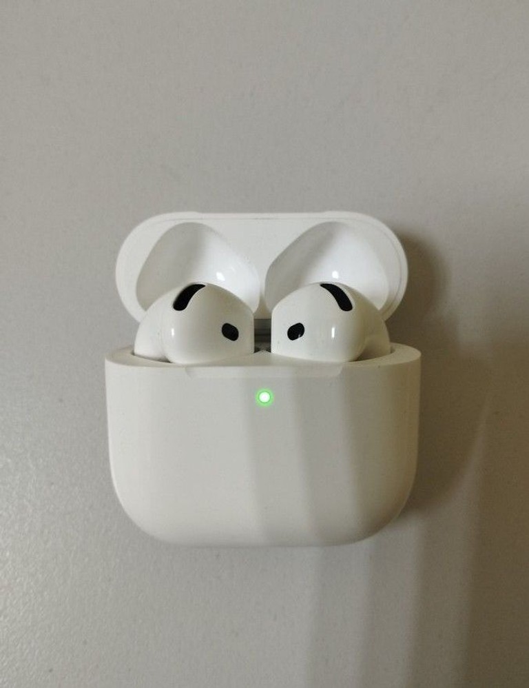 Купить Apple airpods 4 with active noise cancellation Б/У