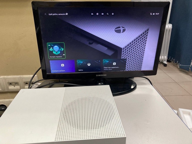 Дешиво Microsoft Xbox One S 1TB с ломбарда