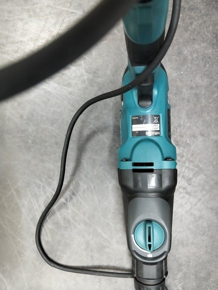 Дешево Makita HR2300 з ломбарду