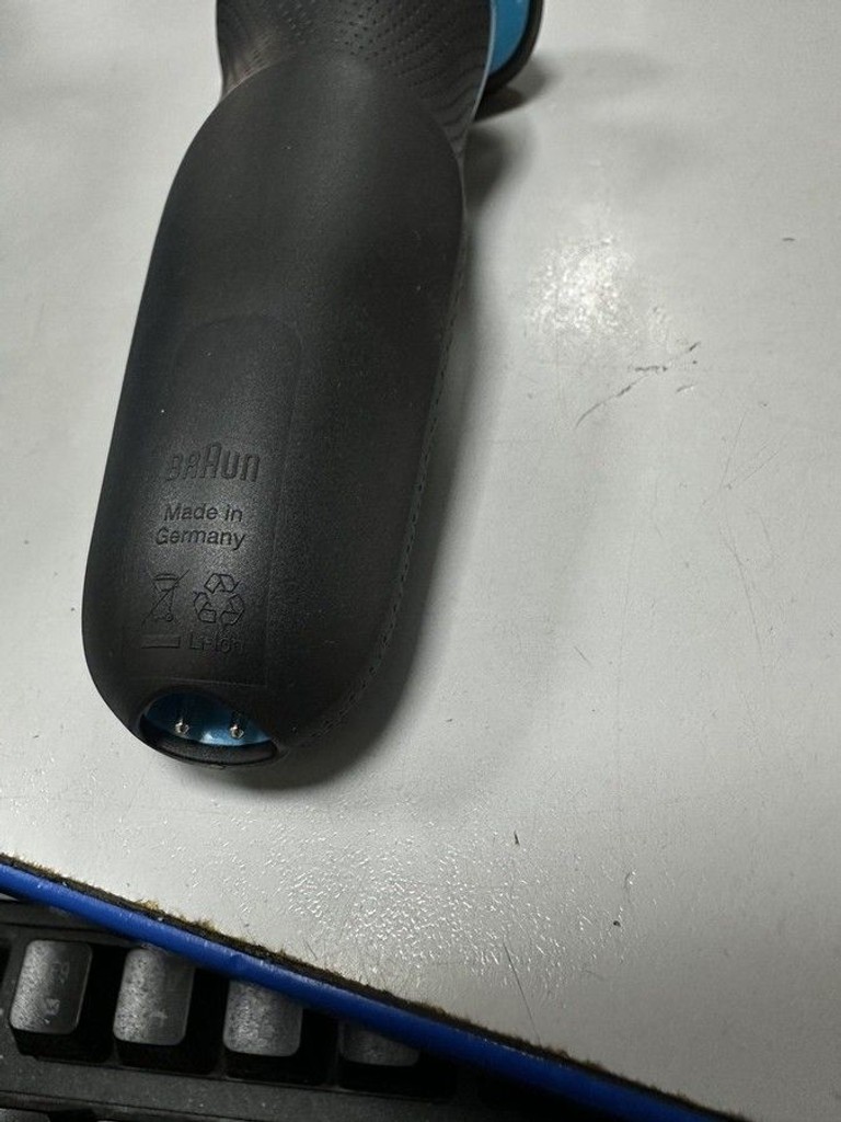Дешиво Braun Series 5 EasyClean Wet&Dry 50-M1000s с ломбарда