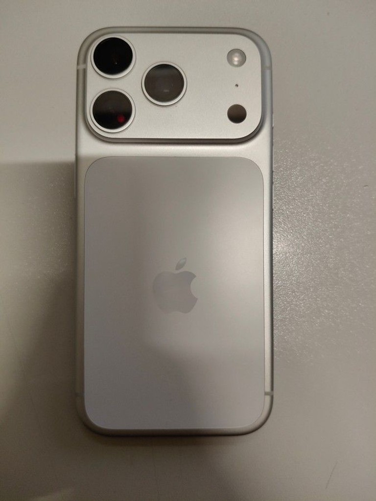 Купить Apple iPhone 17 Pro 256GB eSIM Cosmic Orange (MG7L4) Б/У