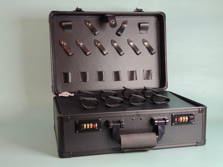 Объявление Бьюті кейс валіза для перукаря барбера з кодовим замком пластик чорний 40х27х15см. Новий.  Б/У