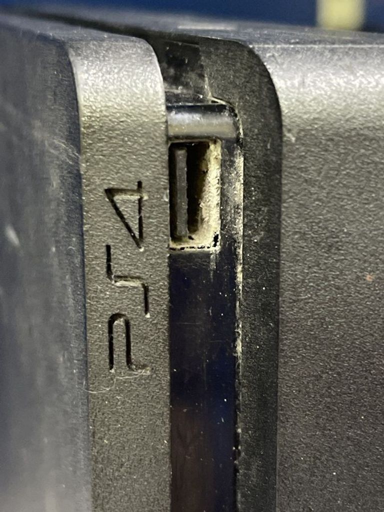 Дешиво Sony PlayStation 4 Slim 1TB Black с ломбарда